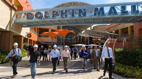 Dolphin mall 698 erfahrungen Dolphin Mall provides 8,500 free parking spaces, while valet parking costs $12
